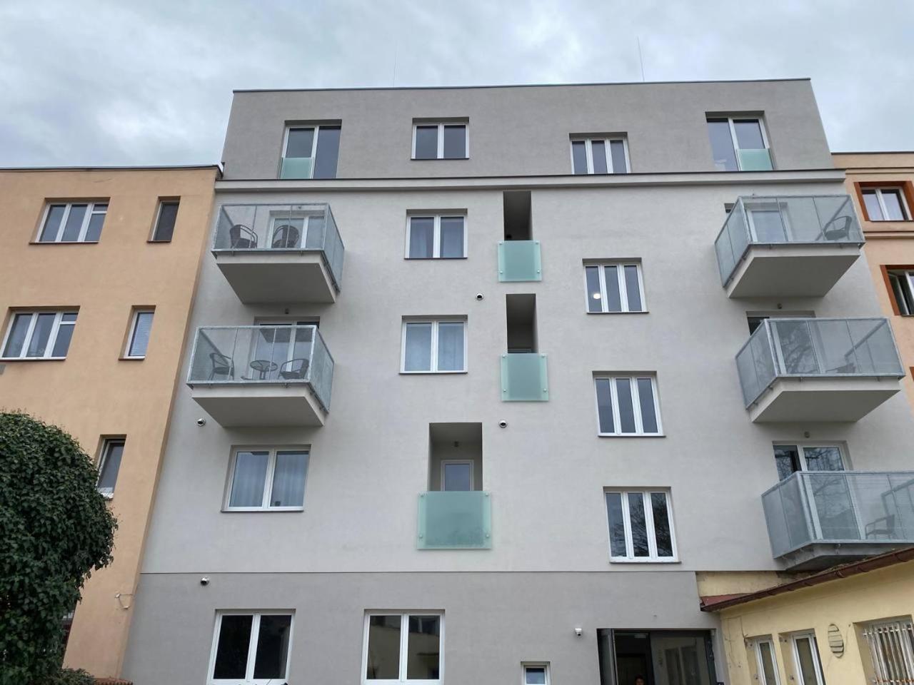 Апартаменты Perla Hradce 101 Градец-Кралове Экстерьер фото