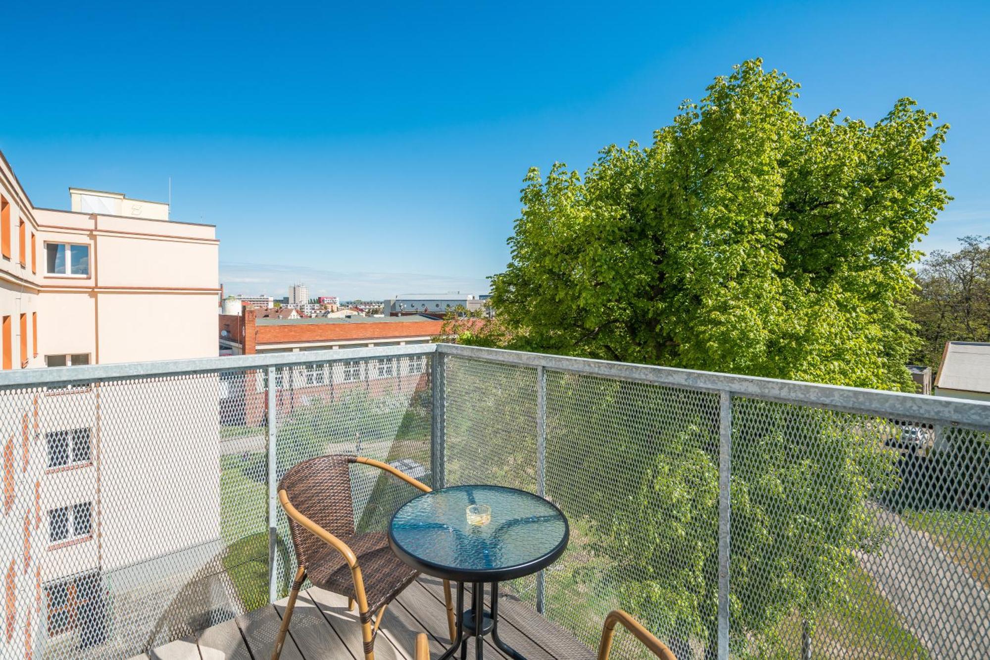 Апартаменты Perla Hradce 101 Градец-Кралове Экстерьер фото