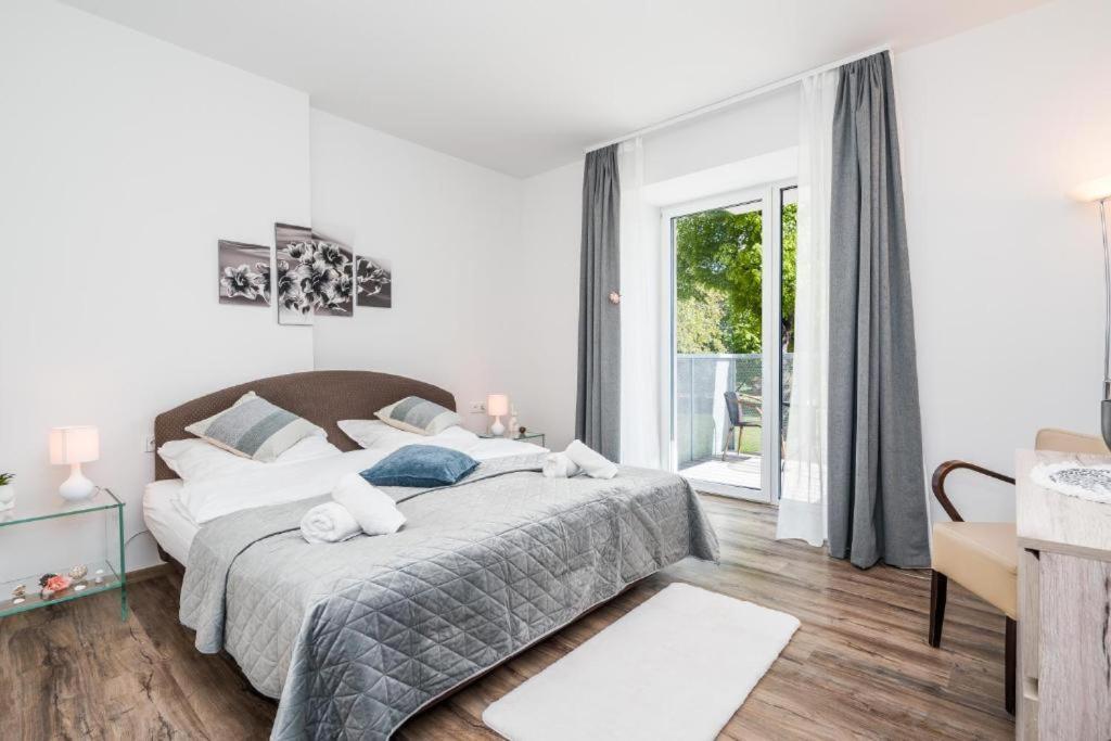 Апартаменты Perla Hradce 101 Градец-Кралове Экстерьер фото